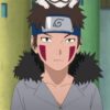 Imagem de Kiba em Naruto Shippuden sem o capuz, mostrando seu cabelo verdadeiro, usada como imagem destacada para artigo de curiosidades.
